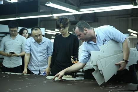 巴斯特的极致天窗工艺新葡京网上赌场遇见伟(图10)